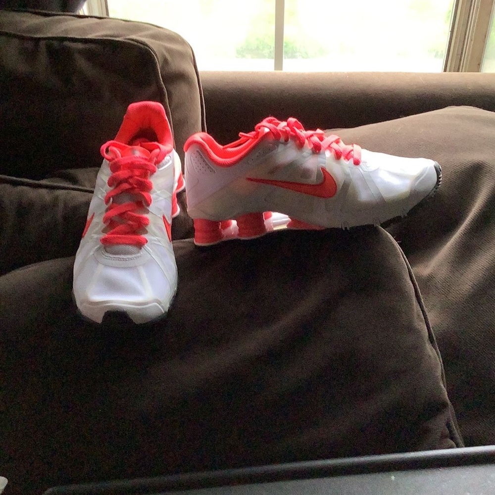 Nike shox tennis shoes